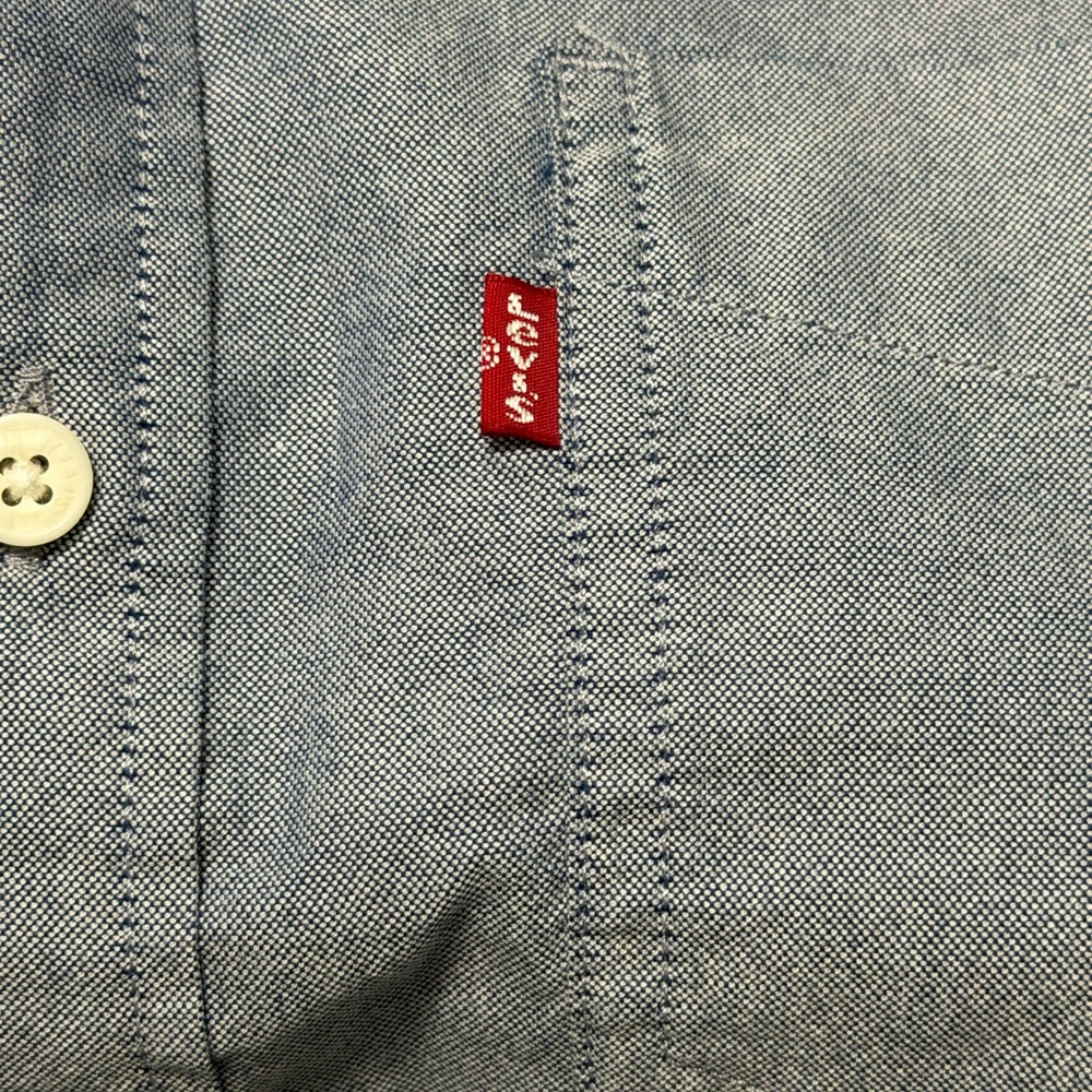 ⸻

Levi’s Button-Down Shirt - Picture 10 of 15